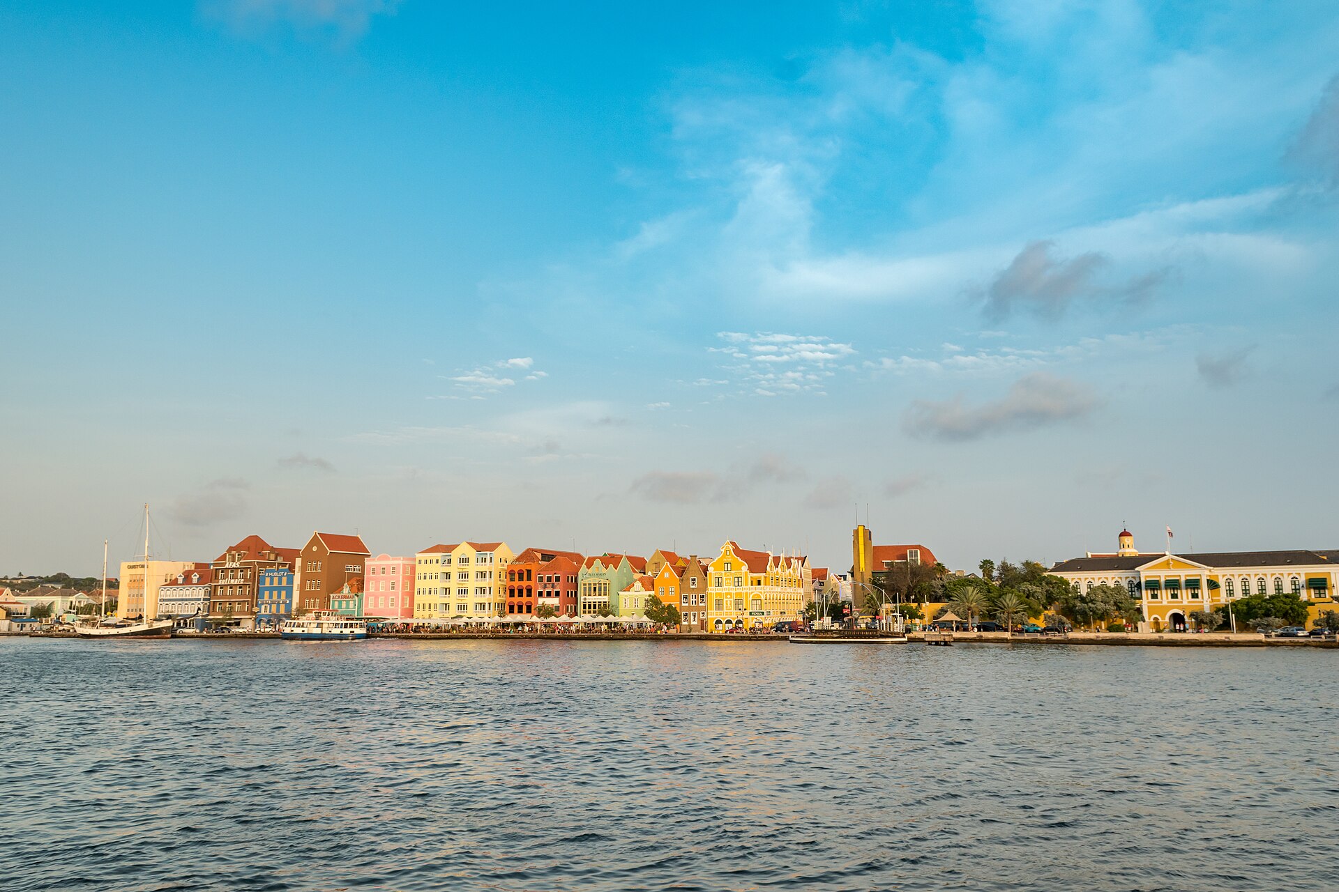 One day in Curaçao: from Willemstad streets to sunset by the sea